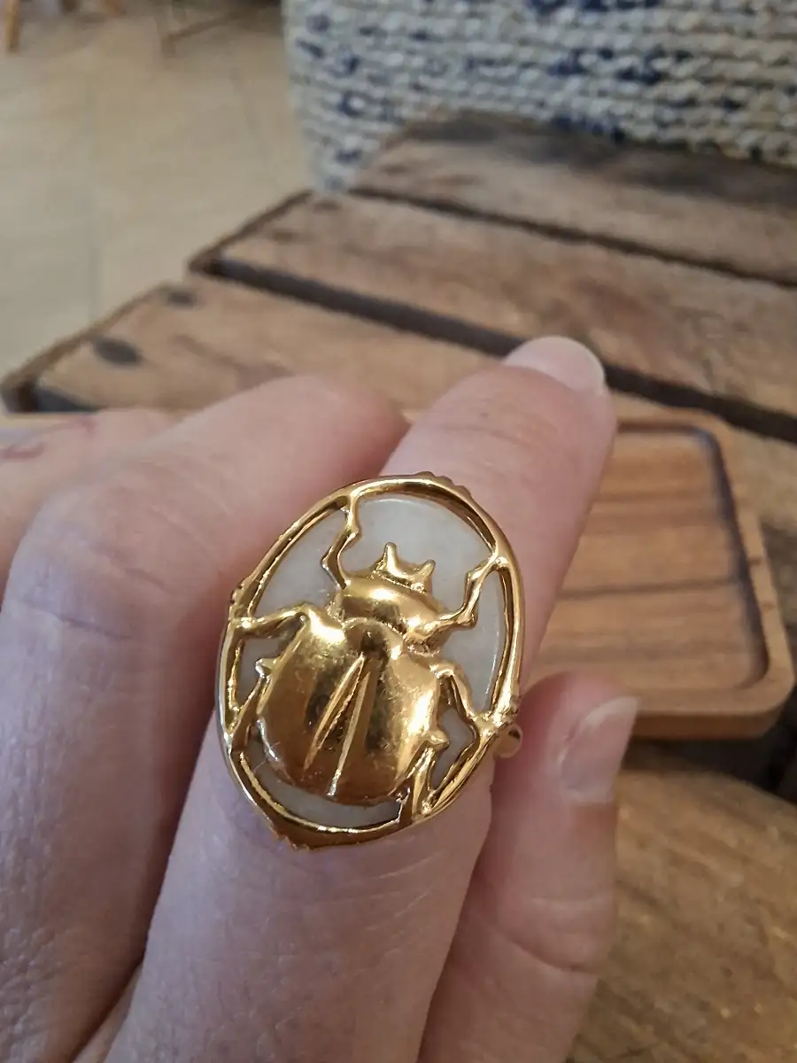 bague scarabée blanche