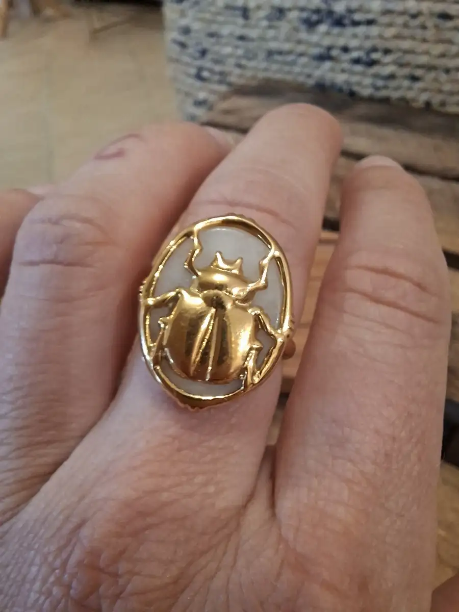 bague scarabée blanche